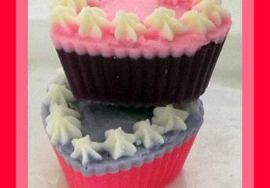 make you 2 Mini Heart Cupcake Soaps big3