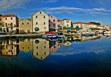 create a panorama, stitch together your photos big1