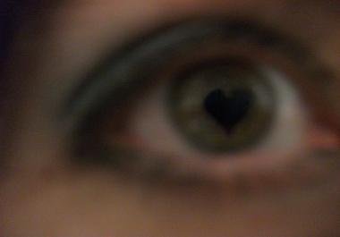 turn your pupil into a heart or simple shape big1