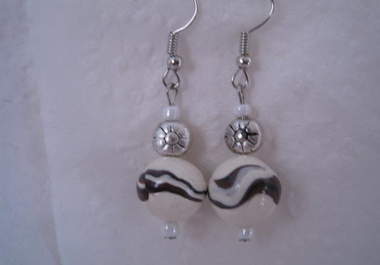 make a pair of Zebra Bead Earrings big1