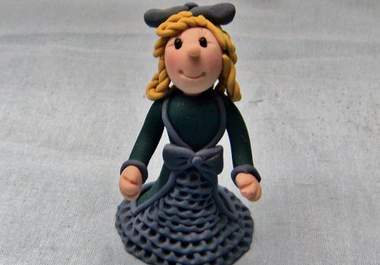send you this cute little lady sculpture big1