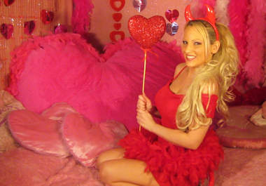 dress up like a horny lil devil and say anything you want me to big1