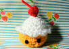 crochet a mini amigurumi cupcake