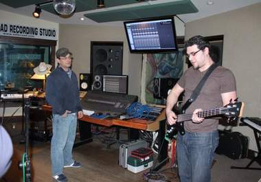 record electric bass for your original or remix track big1